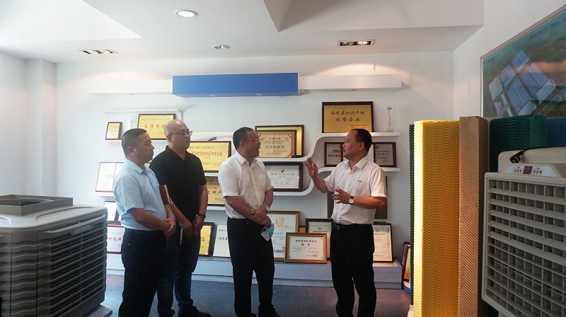 倉(cāng)山區(qū)人大阮鋒主任一行蒞臨澳藍(lán)調(diào)研指導(dǎo)