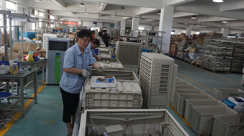 一線員工加班加點(diǎn)不言苦 任勞任怨做奉獻(xiàn)